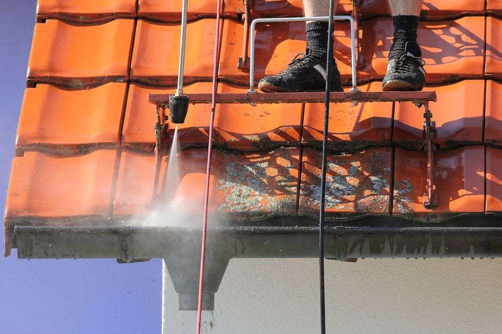 Reinigen van de dakpannen in 036
